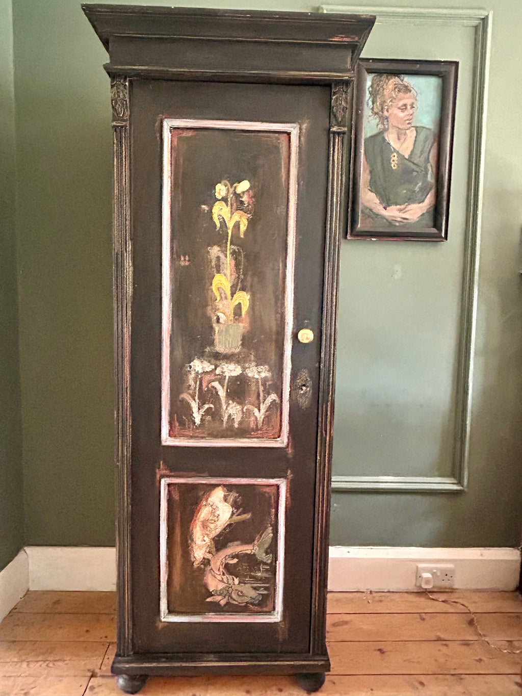 Vintage Daisy Hall Cupboard
