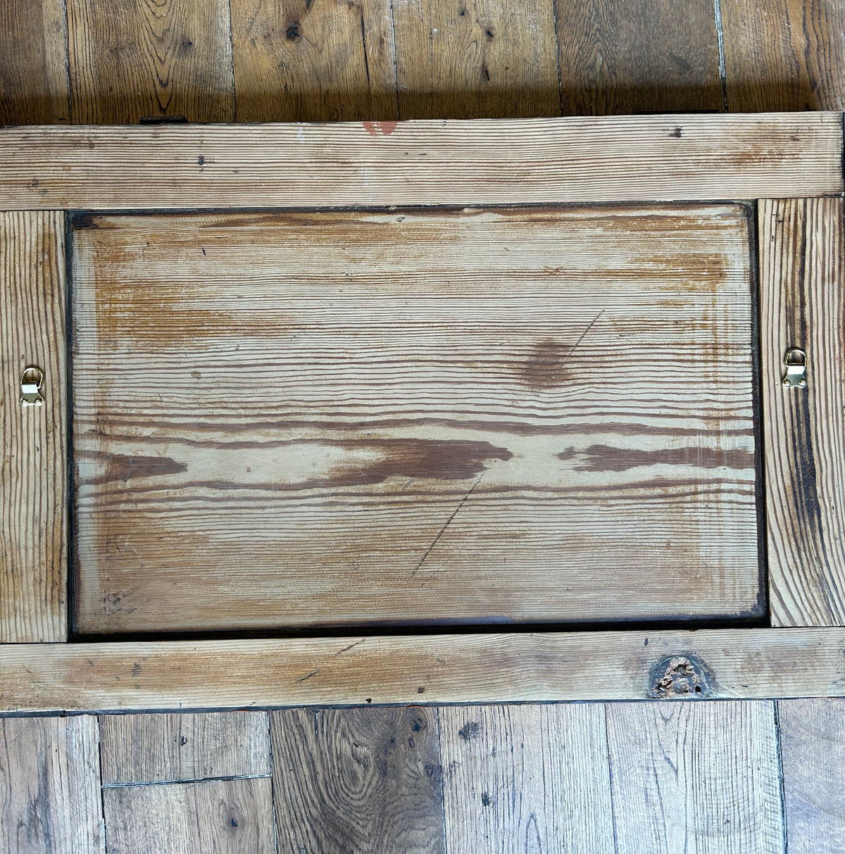 Reclaimed Door Hanging with Hound